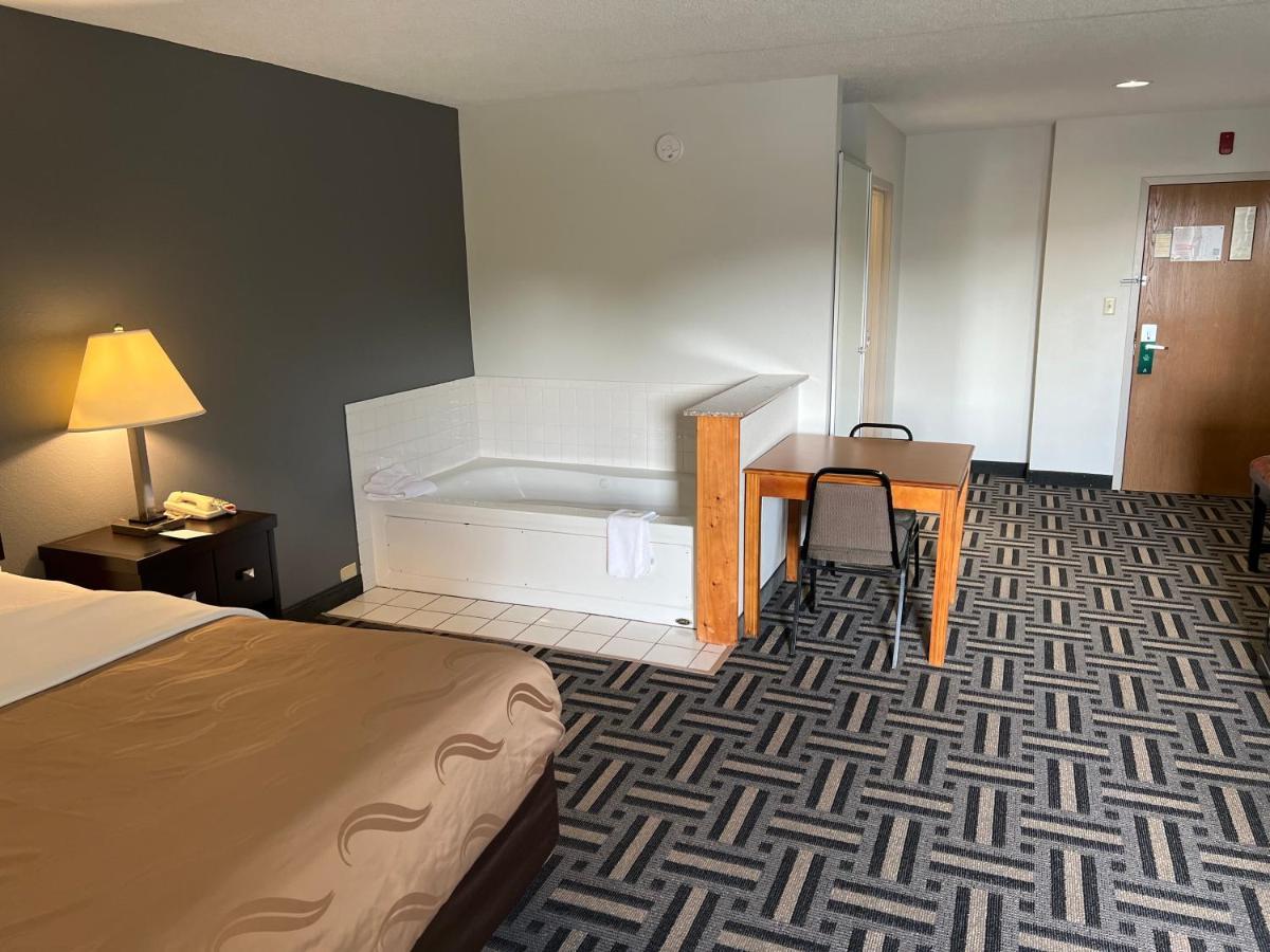Quality Inn & Suites Rosemount Экстерьер фото